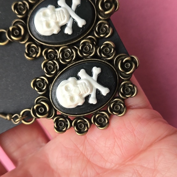 Skull Cameo Dangle Earrings, NWT - Picture 7 of 8